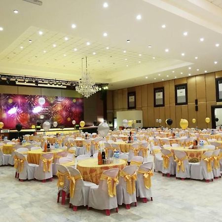 The Pine Resort Pathum Thani Esterno foto