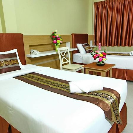 The Pine Resort Pathum Thani Esterno foto
