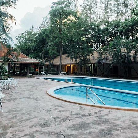 The Pine Resort Pathum Thani Esterno foto
