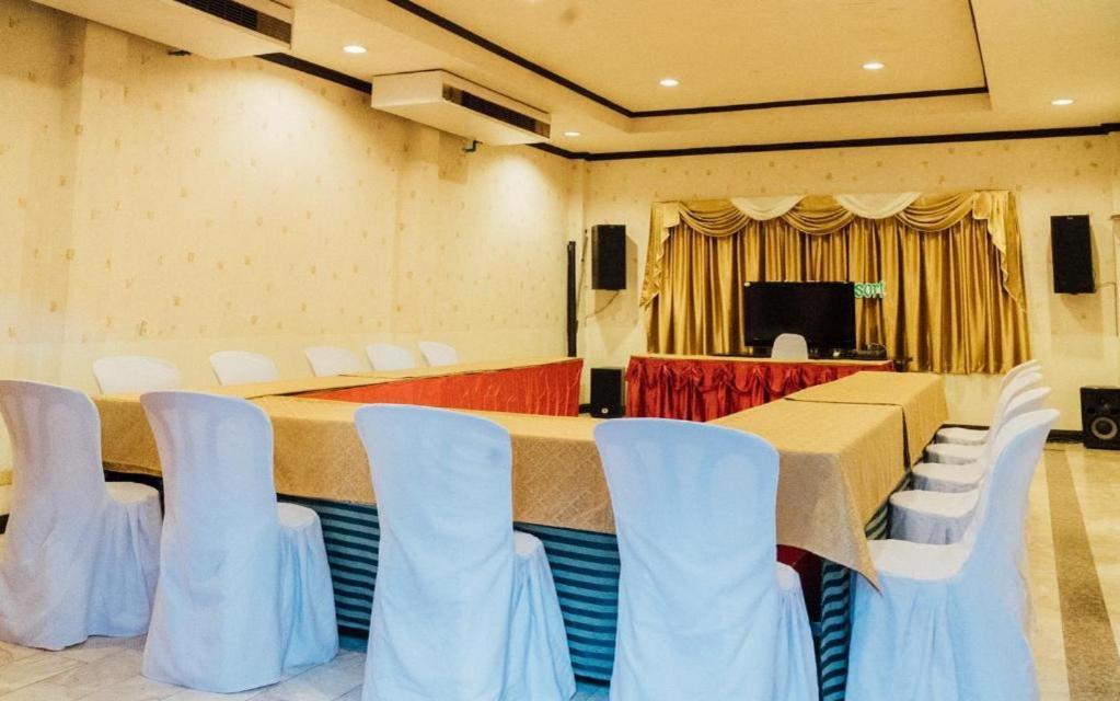 The Pine Resort Pathum Thani Esterno foto