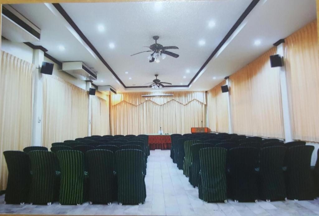 The Pine Resort Pathum Thani Esterno foto