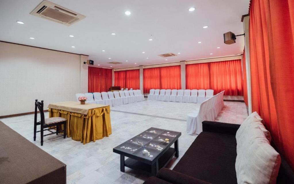 The Pine Resort Pathum Thani Esterno foto