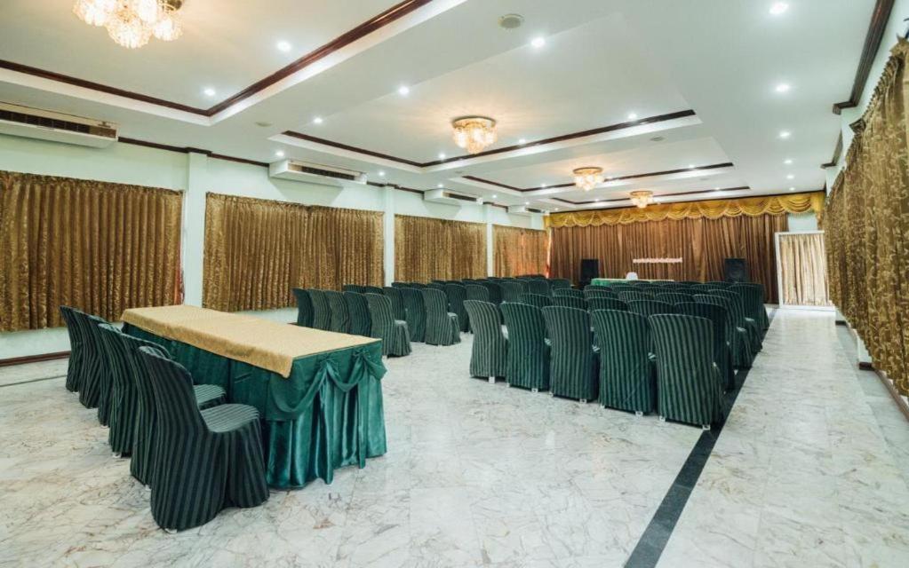 The Pine Resort Pathum Thani Esterno foto
