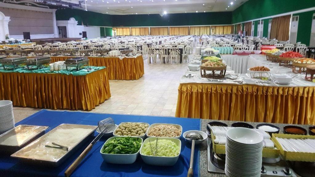 The Pine Resort Pathum Thani Esterno foto