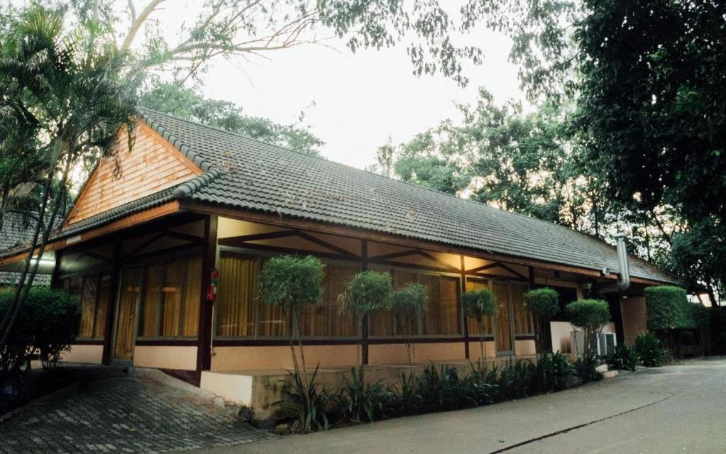 The Pine Resort Pathum Thani Esterno foto