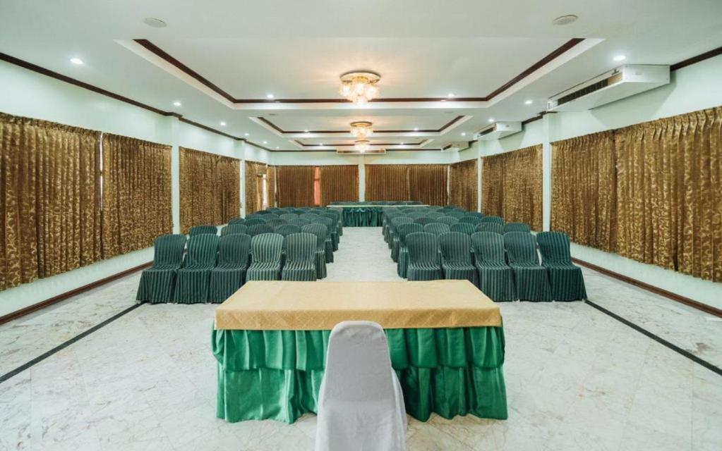 The Pine Resort Pathum Thani Esterno foto