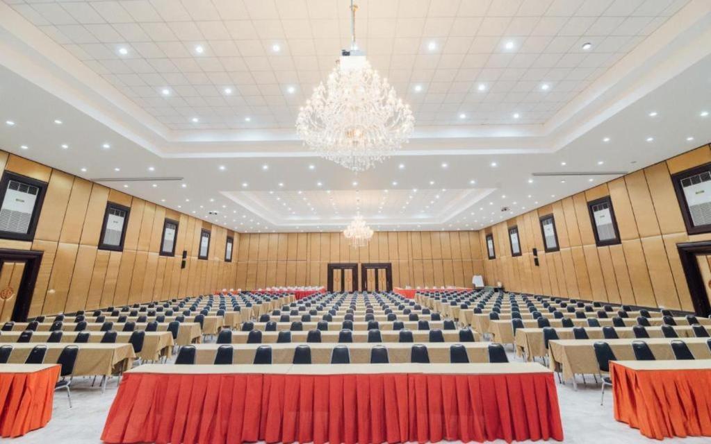 The Pine Resort Pathum Thani Esterno foto