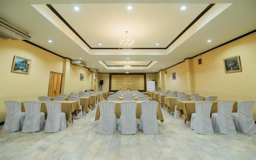 The Pine Resort Pathum Thani Esterno foto