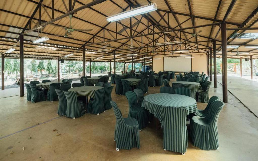 The Pine Resort Pathum Thani Esterno foto
