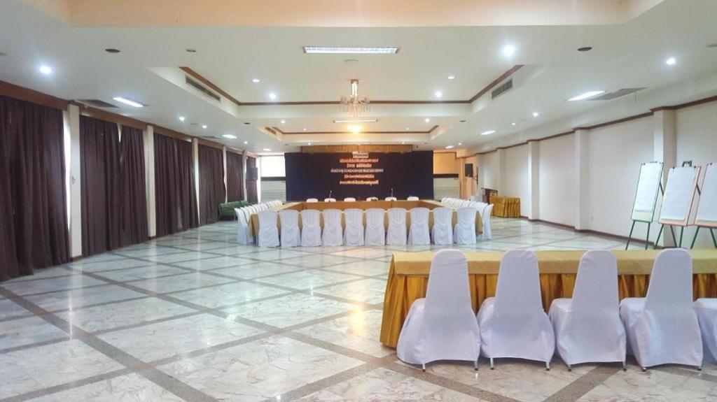 The Pine Resort Pathum Thani Esterno foto