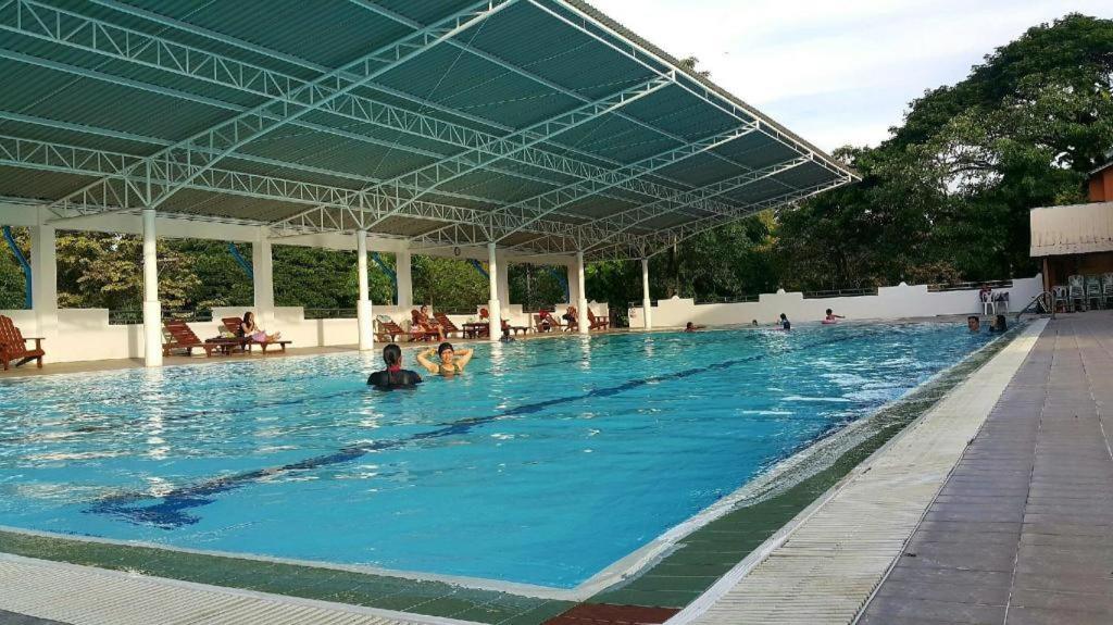 The Pine Resort Pathum Thani Esterno foto