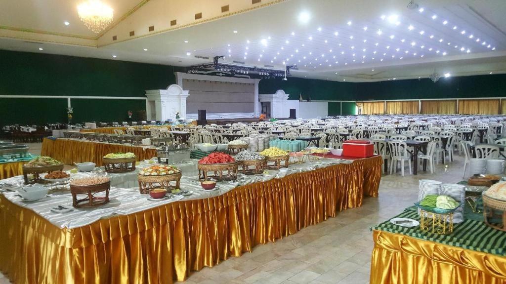 The Pine Resort Pathum Thani Esterno foto