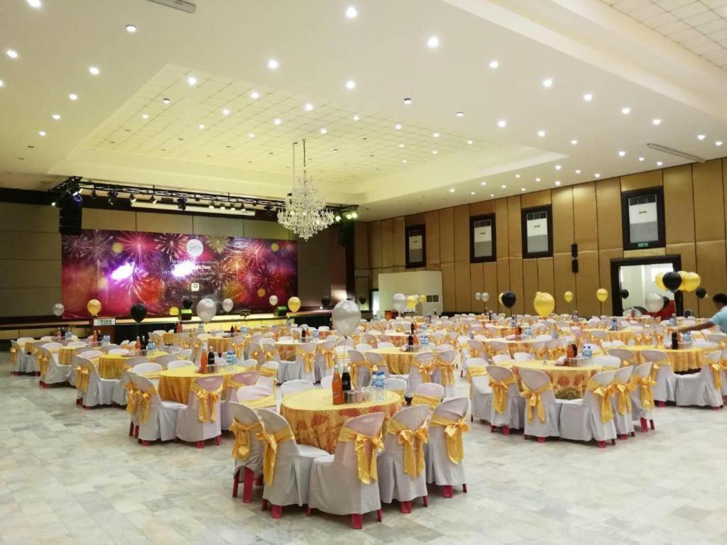 The Pine Resort Pathum Thani Esterno foto