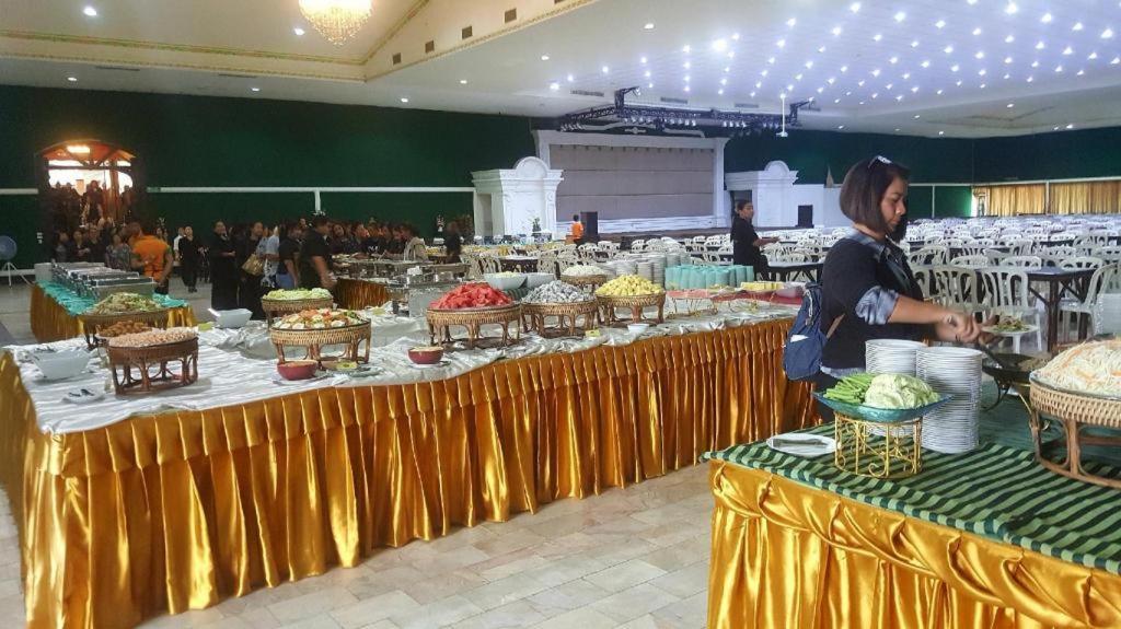 The Pine Resort Pathum Thani Esterno foto