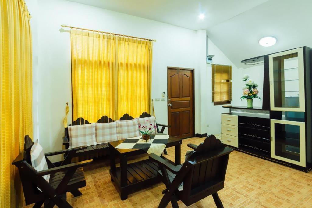 The Pine Resort Pathum Thani Esterno foto