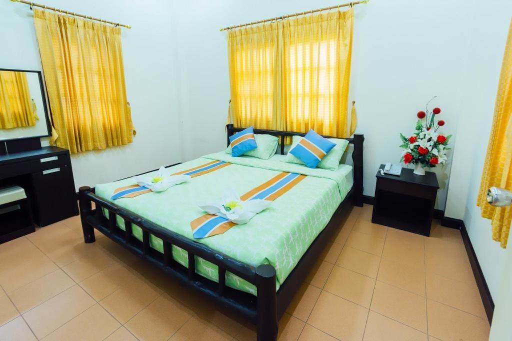 The Pine Resort Pathum Thani Esterno foto