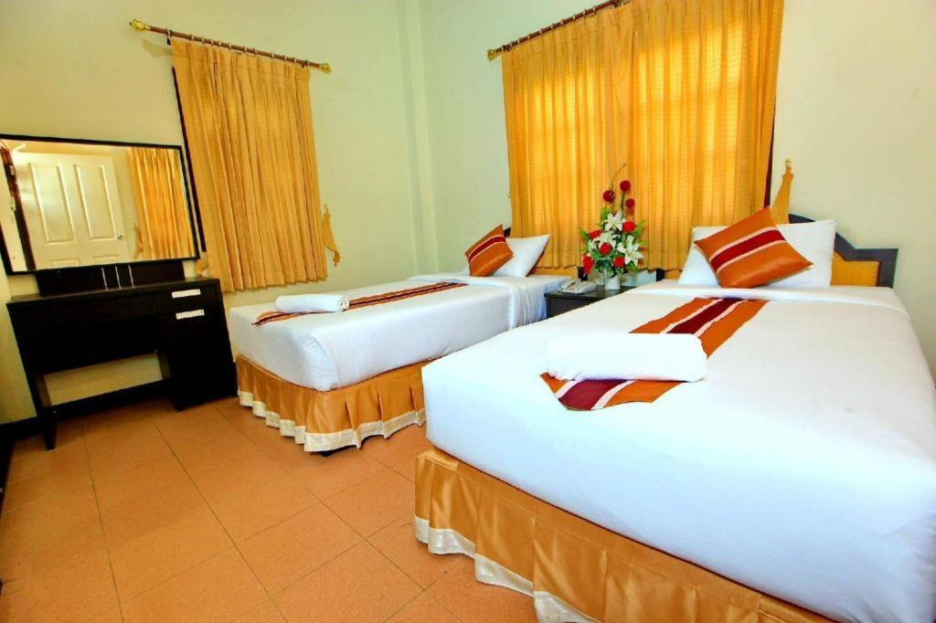 The Pine Resort Pathum Thani Esterno foto