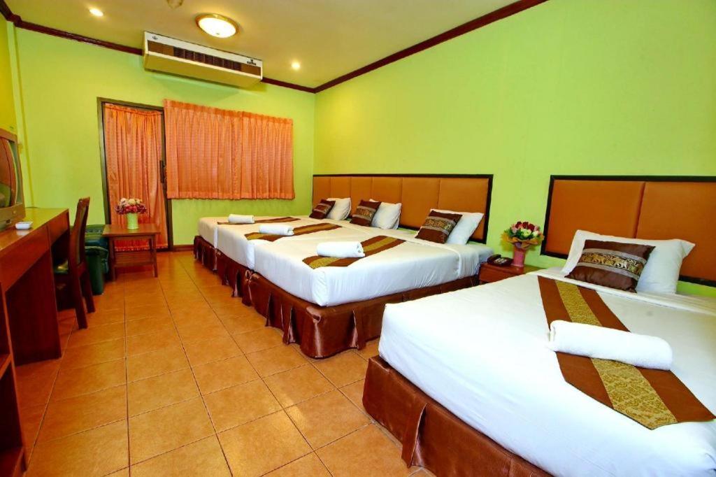 The Pine Resort Pathum Thani Esterno foto