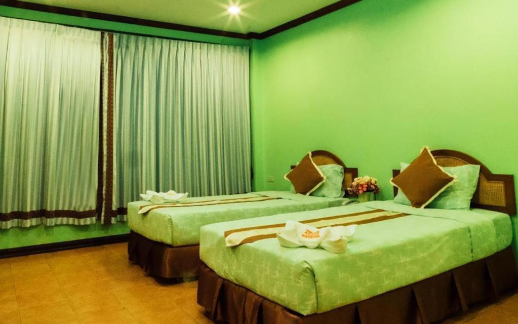 The Pine Resort Pathum Thani Esterno foto