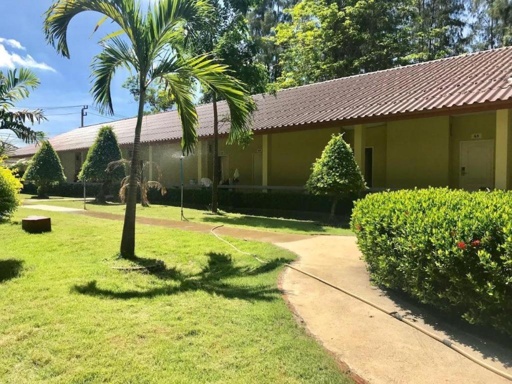 The Pine Resort Pathum Thani Esterno foto
