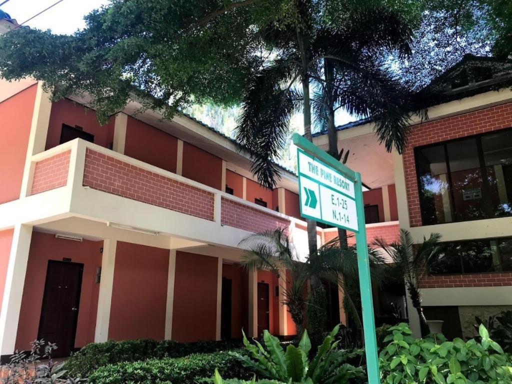 The Pine Resort Pathum Thani Esterno foto