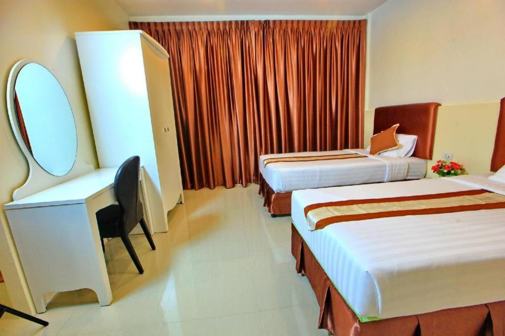 The Pine Resort Pathum Thani Esterno foto