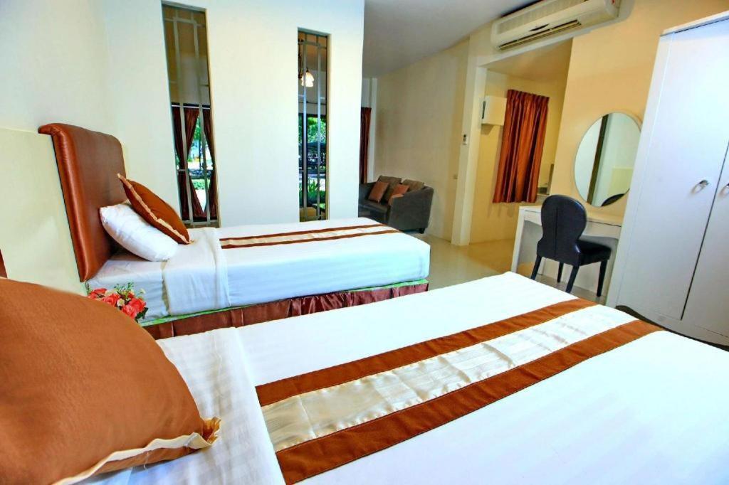 The Pine Resort Pathum Thani Esterno foto