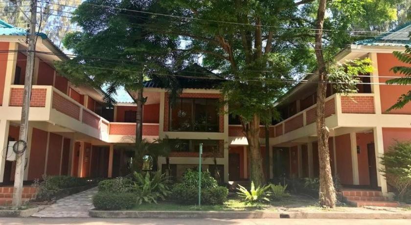 The Pine Resort Pathum Thani Esterno foto
