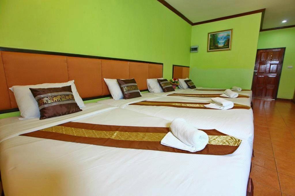 The Pine Resort Pathum Thani Esterno foto