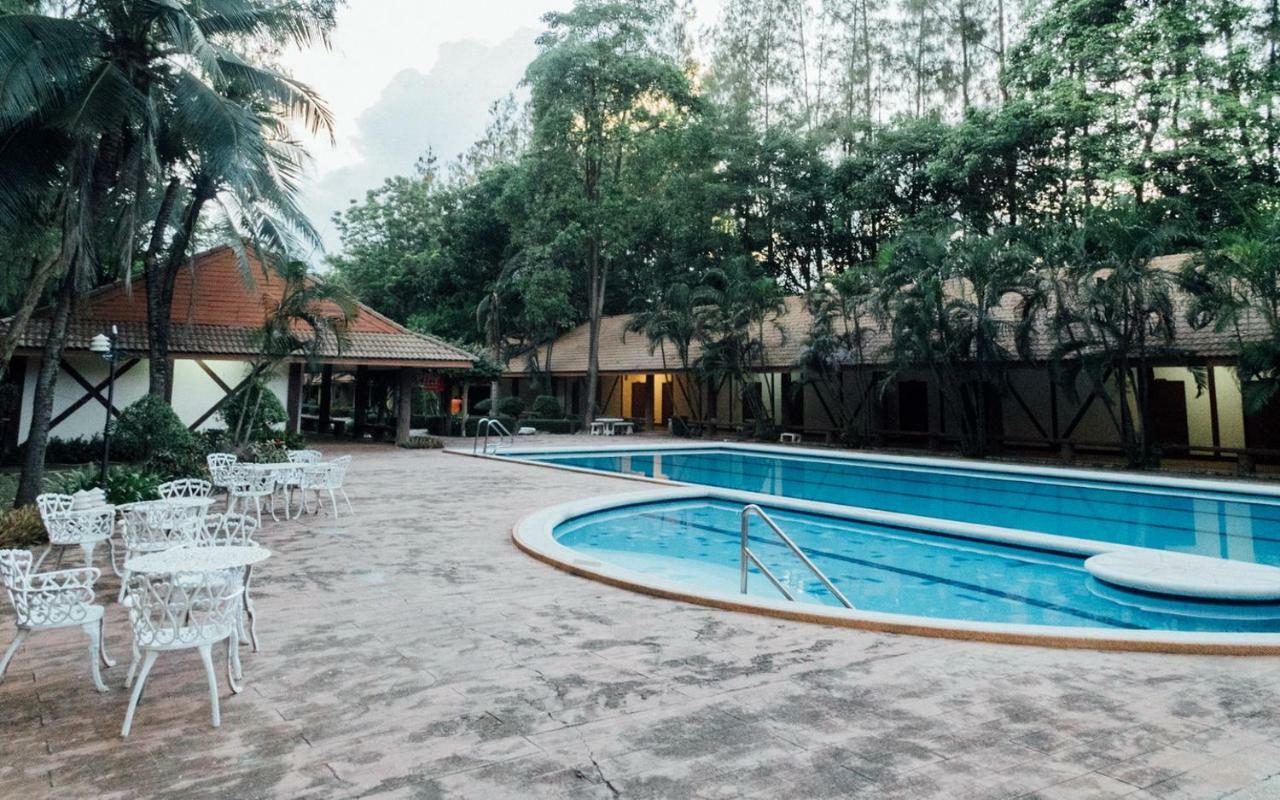 The Pine Resort Pathum Thani Esterno foto
